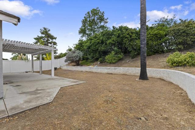 39493 Diego dr, Temecula CA: https://media.crmls.org/mediaz/885e3554-df13-46f8-87af-a6e4548c197b.jpg