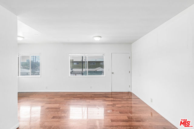 917 N Cedar Street, Inglewood CA: https://media.crmls.org/mediaz/885eb67d-1b79-4648-8bdc-a7d832a688bf.jpg