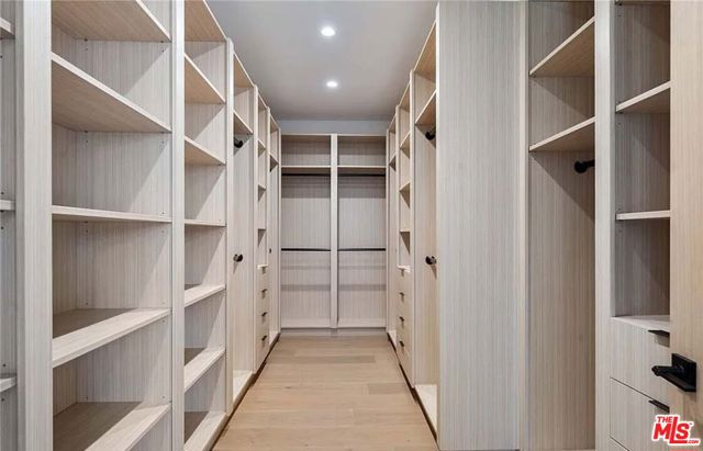 4453 Gentry Avenue, Valley Village CA: https://media.crmls.org/mediaz/885f7707-e31c-40ee-a0b0-06898e3e6959.jpg