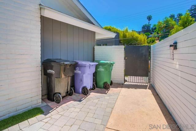 4711 ASHBY ST, San Diego CA: https://media.crmls.org/mediaz/885fa472-48ac-47c6-b49d-71cc40690e6a.jpg