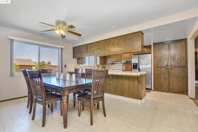 918 Carpenter Rd, Oakley CA: https://media.crmls.org/mediaz/88602b73-a1bd-4526-b451-b80a6942fa95.jpg