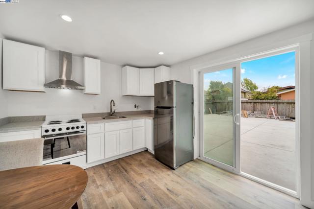 Image 41 of 53 For 3031 Logan St