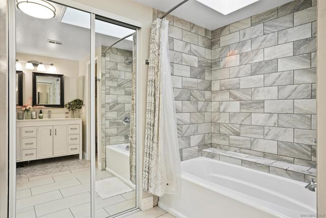 42608 Remora St, Temecula CA: https://media.crmls.org/mediaz/8860c69d-e87b-4149-84d8-a438bc22b1f2.jpg