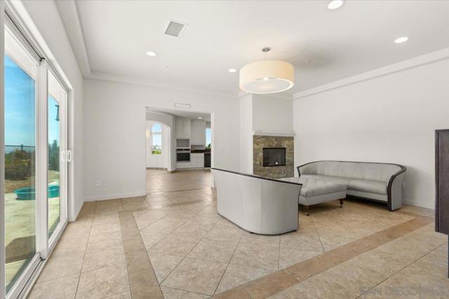 2342 CARIOCA PL, Vista CA: https://media.crmls.org/mediaz/8860dec1-7f92-46e6-bbb5-f68f210aebbb.jpg