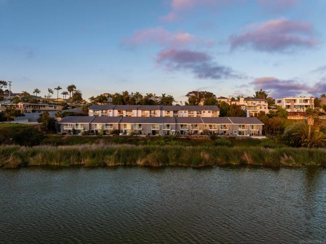 2399 Jefferson St, Carlsbad CA: https://media.crmls.org/mediaz/8861a5ed-3df1-400f-b0a1-f646d3f1ff75.jpg