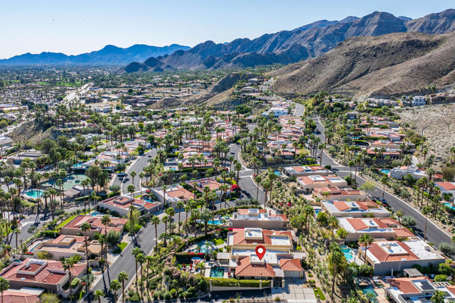26 Alta Vista, Rancho Mirage CA: https://media.crmls.org/mediaz/8861af90-03fb-401b-ac5d-231d25846fc6.jpg