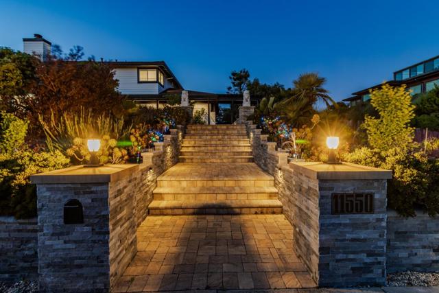 11550 Skyline Boulevard, Oakland CA: https://media.crmls.org/mediaz/8861bf1c-95a9-4e87-8edb-f5f2cb5f392d.jpg
