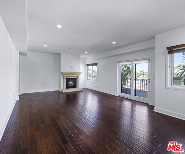 155 N Hamilton Drive, Beverly Hills CA: https://media.crmls.org/mediaz/88622b30-85b4-45d6-9521-a3efc8718a17.jpg