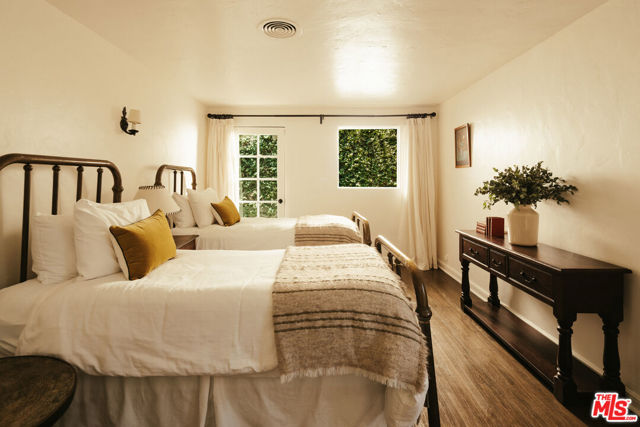 1907 S Mesa Drive, Palm Springs CA: https://media.crmls.org/mediaz/8862938c-349d-4c41-81f5-a8ff124937d0.jpg