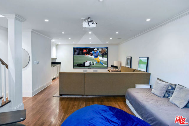 4444 Libbit Avenue, Encino CA: https://media.crmls.org/mediaz/886297ef-37dc-4be3-abdd-92cf1d784e84.jpg