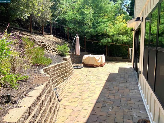 6 Linda Vista, Orinda CA: https://media.crmls.org/mediaz/8862d74a-85e2-4570-b6a2-af8d33343be0.jpg