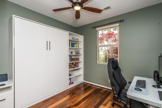 5621 Shasta Daisy Trl, San Diego CA: https://media.crmls.org/mediaz/8863070f-0c8e-4a72-addb-10091bc81e22.jpg