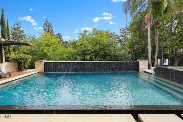 5008 La Canada Boulevard, La Canada Flintridge CA: https://media.crmls.org/mediaz/88631521-4dbe-4f18-9b2d-73e6173be3ab.jpg