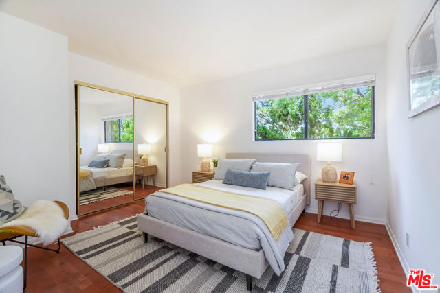 1119 23rd Street, Santa Monica CA: https://media.crmls.org/mediaz/8864036e-9f84-4f66-958f-25c55c97569a.jpg
