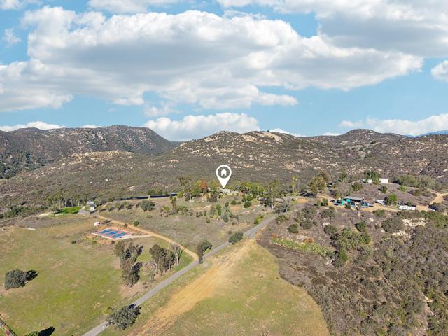 26086 Bear Valley Heights Road, Escondido CA: https://media.crmls.org/mediaz/88648e05-1d61-4b03-a4d4-ffa8d04ec352.jpg