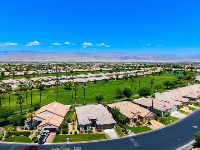44580 S Heritage Palms Drive, Indio CA: https://media.crmls.org/mediaz/8864f12c-1d33-4865-96b8-033e5785ab60.jpg