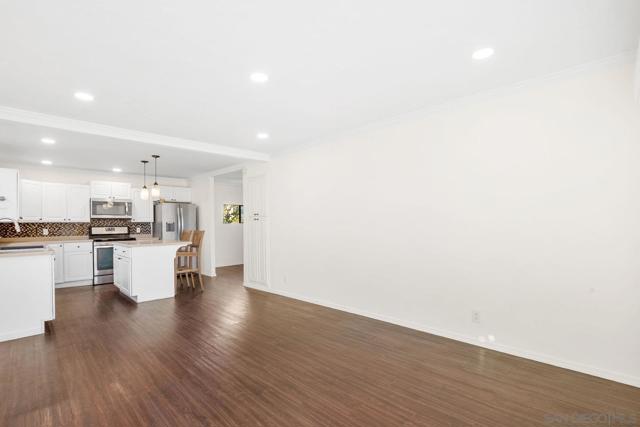 8545 Gardena Rd, Lakeside CA: https://media.crmls.org/mediaz/88654a51-c0e0-491e-bd56-611c61ac11ae.jpg