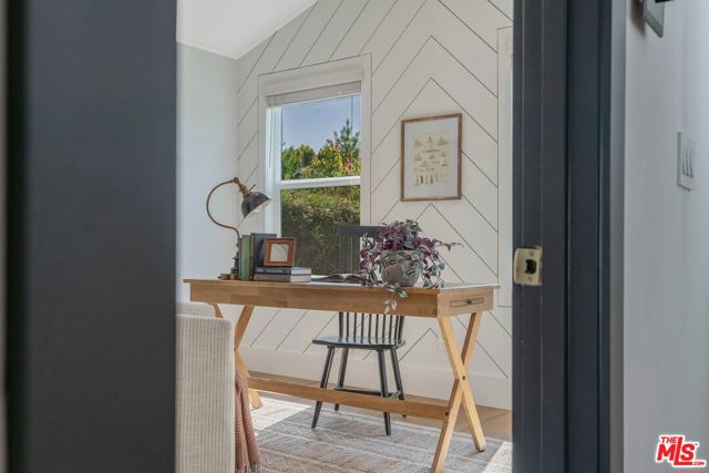 5522 Buffalo Avenue, Sherman Oaks CA: https://media.crmls.org/mediaz/8866307d-caa8-4a9a-af40-4ad3650fa8d1.jpg