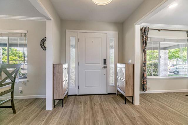 2739 Saint Giles Lane, Mountain View CA: https://media.crmls.org/mediaz/88664f3c-63c4-45ae-a15b-c37cfdb1bc68.jpg