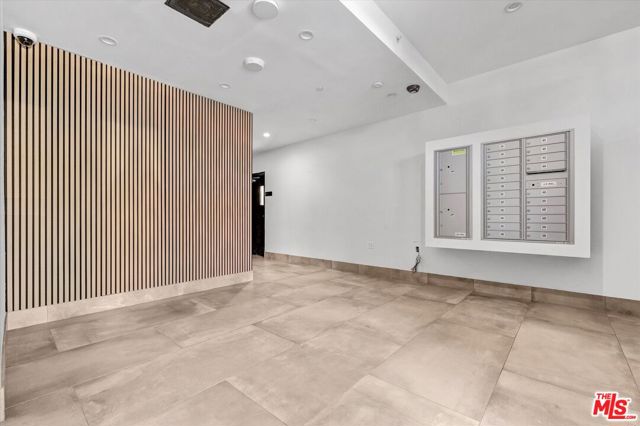 1537 S Wilton Place, Los Angeles CA: https://media.crmls.org/mediaz/88667c6b-5267-4794-9154-9d6a0382a342.jpg