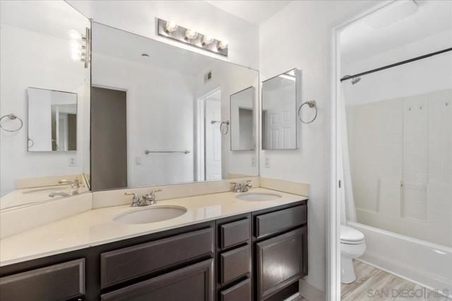 2412 Starlight Gln, Escondido CA: https://media.crmls.org/mediaz/88669a0a-1980-4869-8d85-41f67091d391.jpg