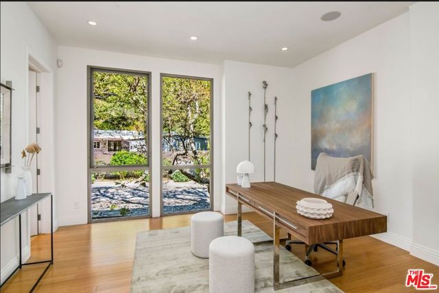 3685 Mandeville Canyon Road, Los Angeles CA: https://media.crmls.org/mediaz/8866b313-cc0c-41ef-b2c8-2d9bc492efee.jpg