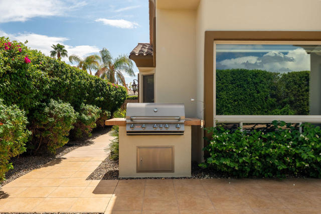 10 Porto Cielo Court, Rancho Mirage, CA 92270