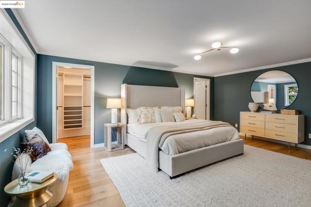 2 Humphrey Place, Oakland CA: https://media.crmls.org/mediaz/88671a79-e97a-4974-8fb3-0ad1c296098e.jpg