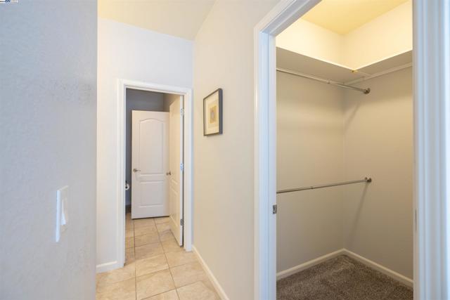 917 Talaria Ct, Oakley CA: https://media.crmls.org/mediaz/88678c73-1eb6-4ff0-921f-342db1ae2382.jpg