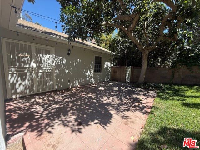 2515 Canyon Drive, Los Angeles CA: https://media.crmls.org/mediaz/8867a711-8886-4376-a3f3-73b36e623458.jpg