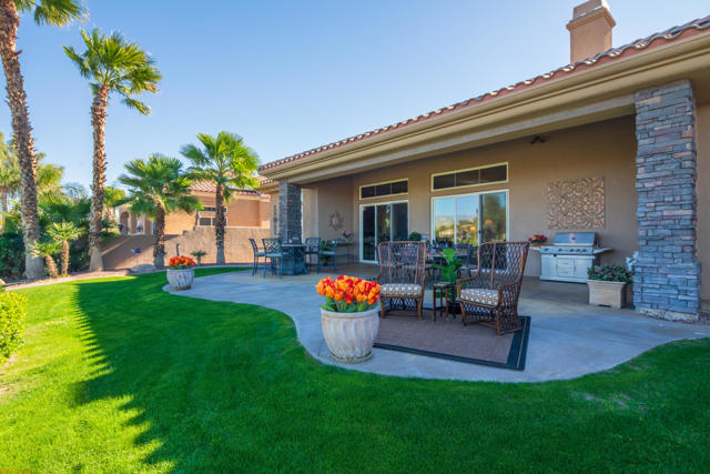 97 Via Bella, Rancho Mirage CA: https://media.crmls.org/mediaz/8867ec1f-fcad-4b75-9128-9c368bec38fe.jpg