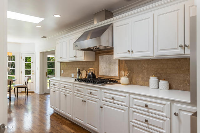 4650 Encinas Drive, La Canada Flintridge CA: https://media.crmls.org/mediaz/8867eed0-2263-4ba9-bbc0-6b7c35e557c9.jpg