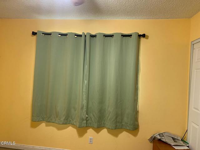 Detail Gallery Image 7 of 10 For 18534 Symeron Rd, Apple Valley,  CA 92307 - 3 Beds | 2 Baths