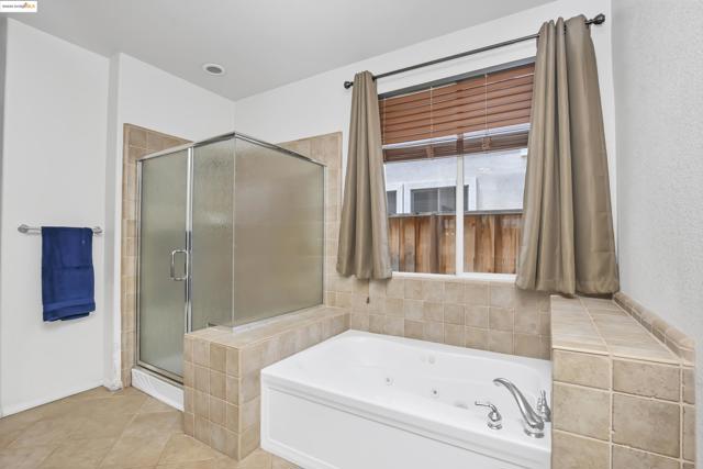 1212 landover, Brentwood CA: https://media.crmls.org/mediaz/886868b0-ef05-4138-9936-3dbe35cfc227.jpg