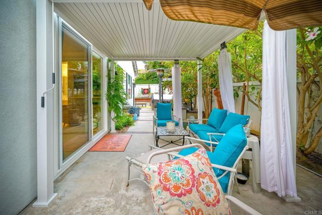 6707 Ketch Way, Carlsbad CA: https://media.crmls.org/mediaz/88688457-4f74-4bbc-ae5a-ce2c327085e7.jpg