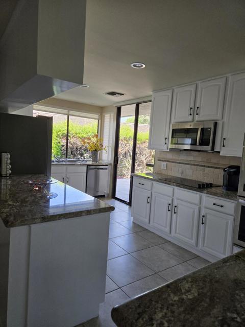31 Stanford Drive, Rancho Mirage CA: https://media.crmls.org/mediaz/88688b50-7a29-4153-a672-ffbf4c73dda0.jpg