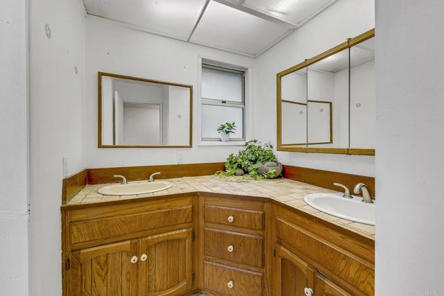 15134 Woods Valley Road, Valley Center CA: https://media.crmls.org/mediaz/8868a76d-d708-48bd-b06c-f3d59d23b3fe.jpg