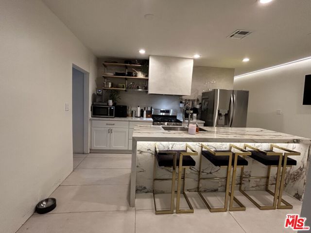 641 N Vista Street, Los Angeles CA: https://media.crmls.org/mediaz/8868b308-1c9b-4820-8f38-d89116c6bd84.jpg