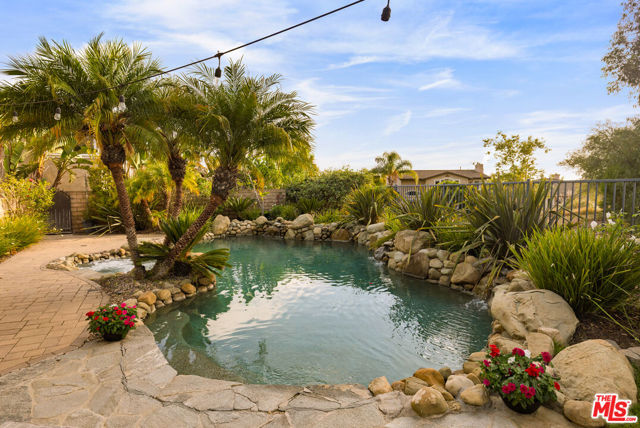 2767 Avenida De Autlan, Camarillo CA: https://media.crmls.org/mediaz/8868c049-9099-4ecc-a574-34eb1773a231.jpg