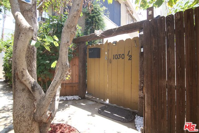 1028 N Hayworth Avenue, West Hollywood CA: https://media.crmls.org/mediaz/886a92ae-d11c-4f0a-b930-3d0c66550586.jpg