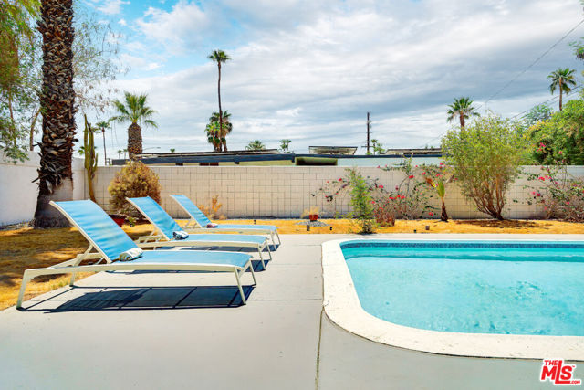 547 N Farrell Drive, Palm Springs CA: https://media.crmls.org/mediaz/886a9b9a-fdee-4e00-a05d-b17141018708.jpg
