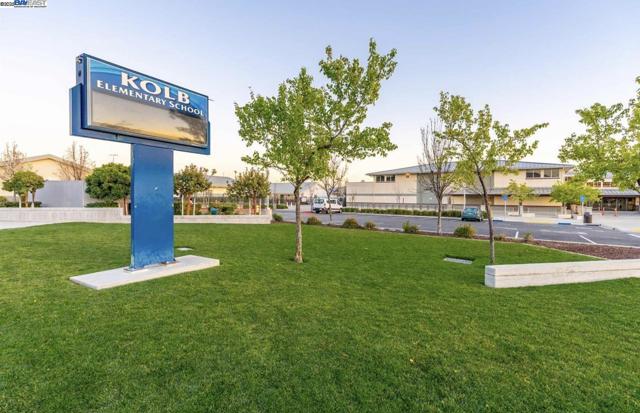 7058 Atlas Peak Dr, Dublin CA: https://media.crmls.org/mediaz/886c078c-0e46-4a2e-9103-1df9c37491a0.jpg