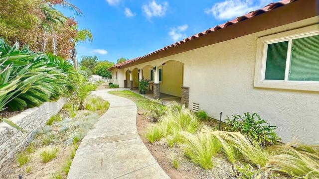 Detail Gallery Image 2 of 35 For 2798 Alta Vista Dr, Fallbrook,  CA 92028 - 3 Beds | 2/1 Baths