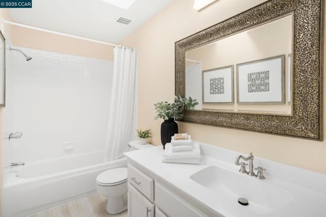1354 Walden Rd, Walnut Creek CA: https://media.crmls.org/mediaz/886c422b-7363-46bb-b197-7b931997d5cb.jpg