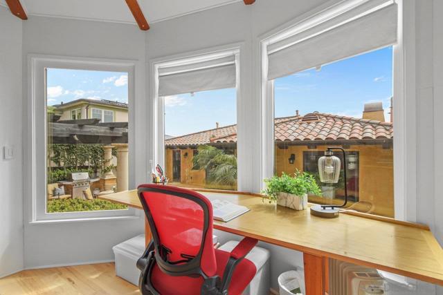 1250 Willow St, San Diego CA: https://media.crmls.org/mediaz/886c7623-5eb5-4c0a-8ea0-e960be0dc29e.jpg