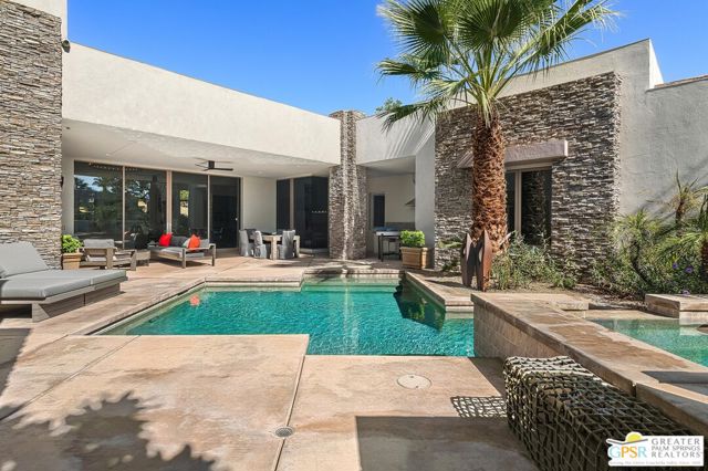 27 Ambassador Circle, Rancho Mirage CA: https://media.crmls.org/mediaz/886c7cb3-aef2-459a-b46b-3d2ff04f9848.jpg