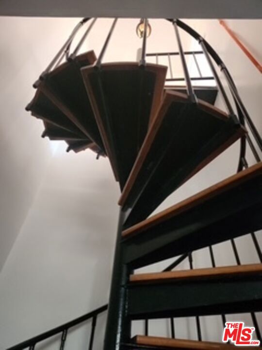 1028 N Hayworth Avenue, West Hollywood CA: https://media.crmls.org/mediaz/886c8421-02a5-45b0-996a-544455b1550b.jpg