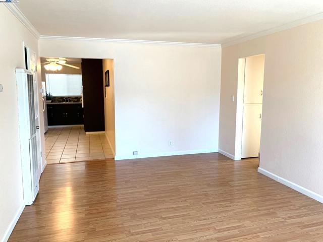 20240 Wisteria St, Castro Valley CA: https://media.crmls.org/mediaz/886c9a41-ee43-458f-9973-3547d71aa37e.jpg