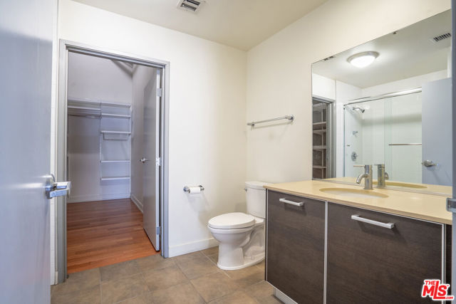 645 W 9th Street, Los Angeles CA: https://media.crmls.org/mediaz/886cca79-47b6-4e15-8973-2f7b162b7509.jpg