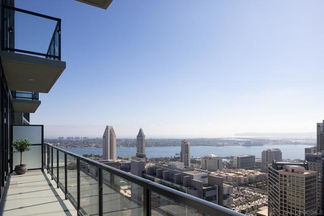 1011 Union Street, San Diego CA: https://media.crmls.org/mediaz/886ccdfa-57e7-4626-98c6-65c5b73ef94a.jpg